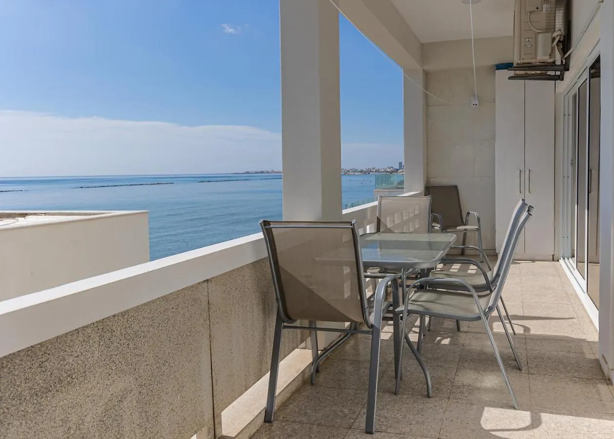 Larnaca Beachhouse 公寓