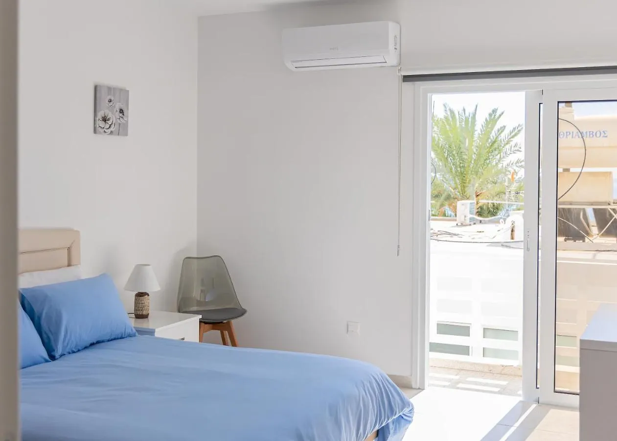 Larnaca Beachhouse 0*,