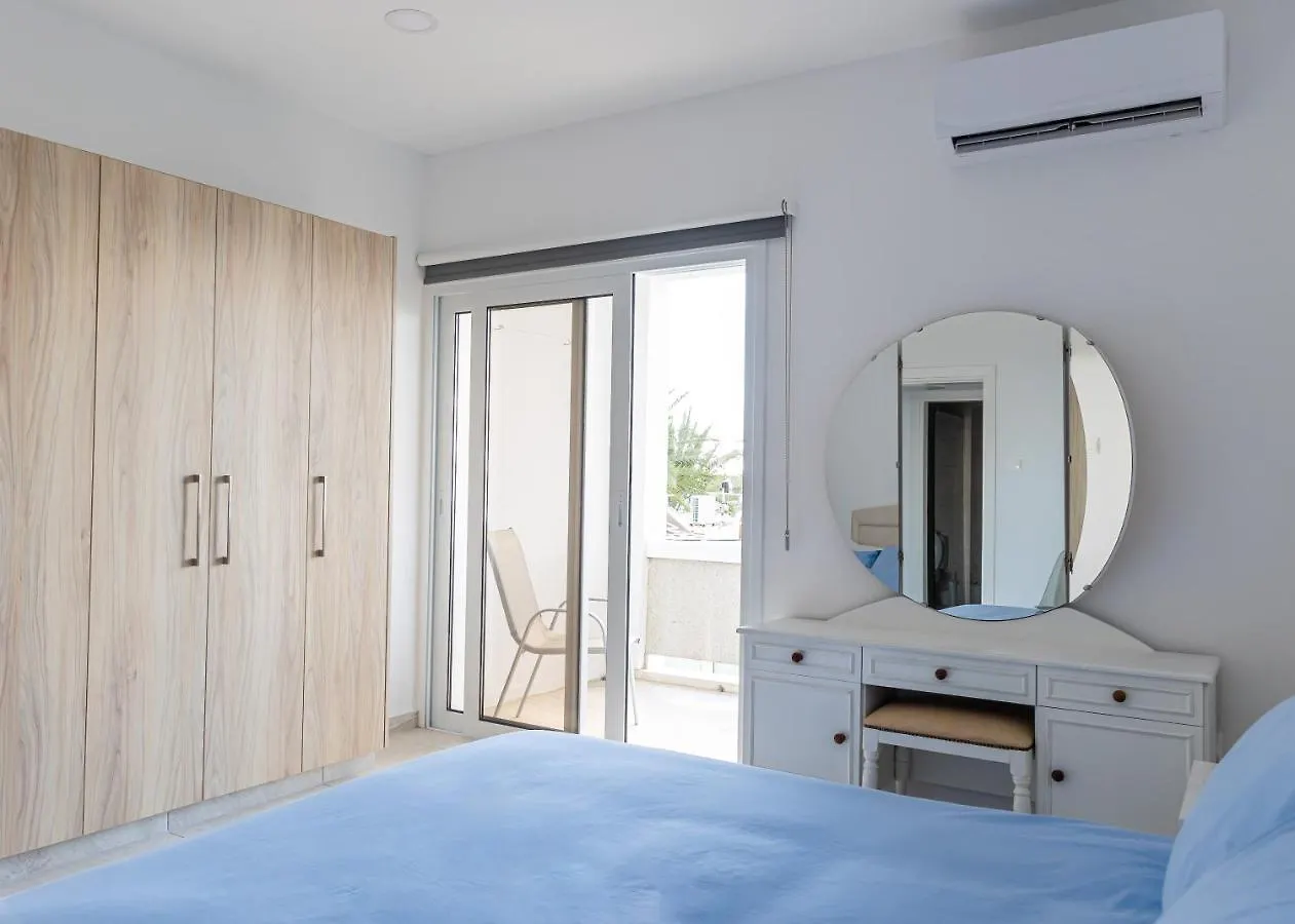 Larnaca Beachhouse 0*,  Chypre